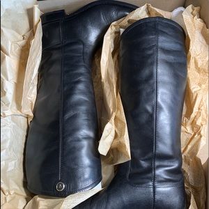 BNIB Frye Melissa Button 2 Black boots 8